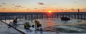 Work-on-helideck-in-sunrise_Banner_2000x800